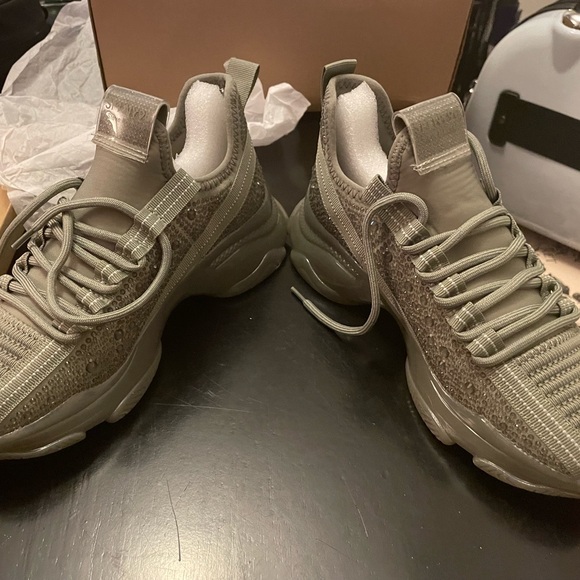 Steve Madden Olive green sneakers size 8.5 - Picture 5 of 6